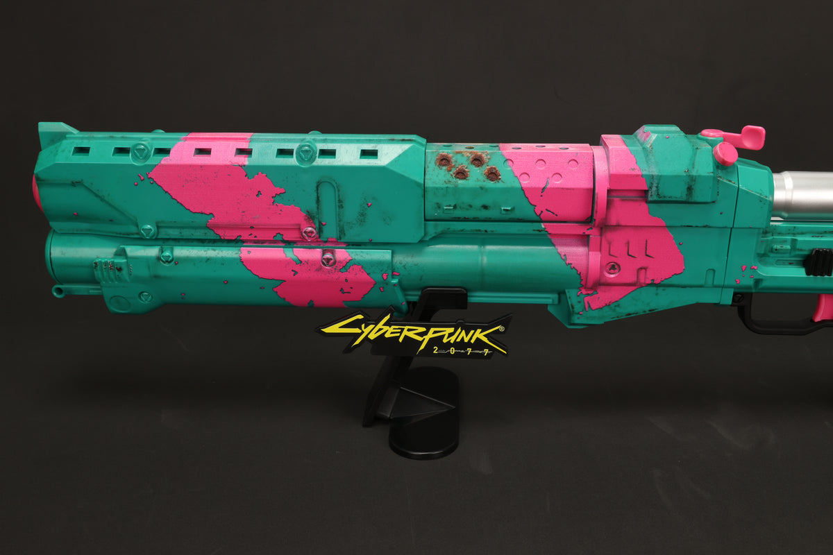 【預購 - 預計 2027 年初發貨】《Cyberpunk 2077》GUTS 1:1 實體比例散彈槍模型 – 32 吋道具模型（具備 Pump-Action 手動上膛、聲光特效、槍口煙霧與專屬展示架）